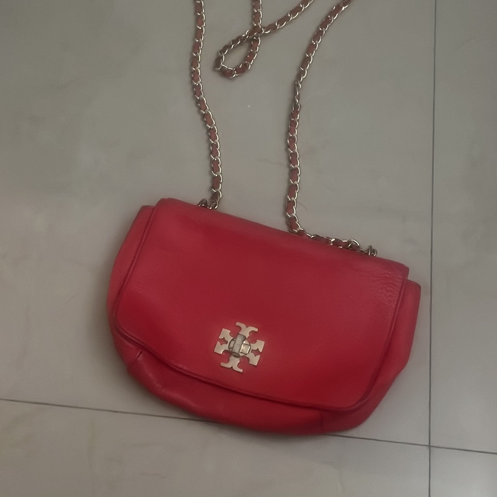 Tory Burch red leathe have somes scratch but is like new
